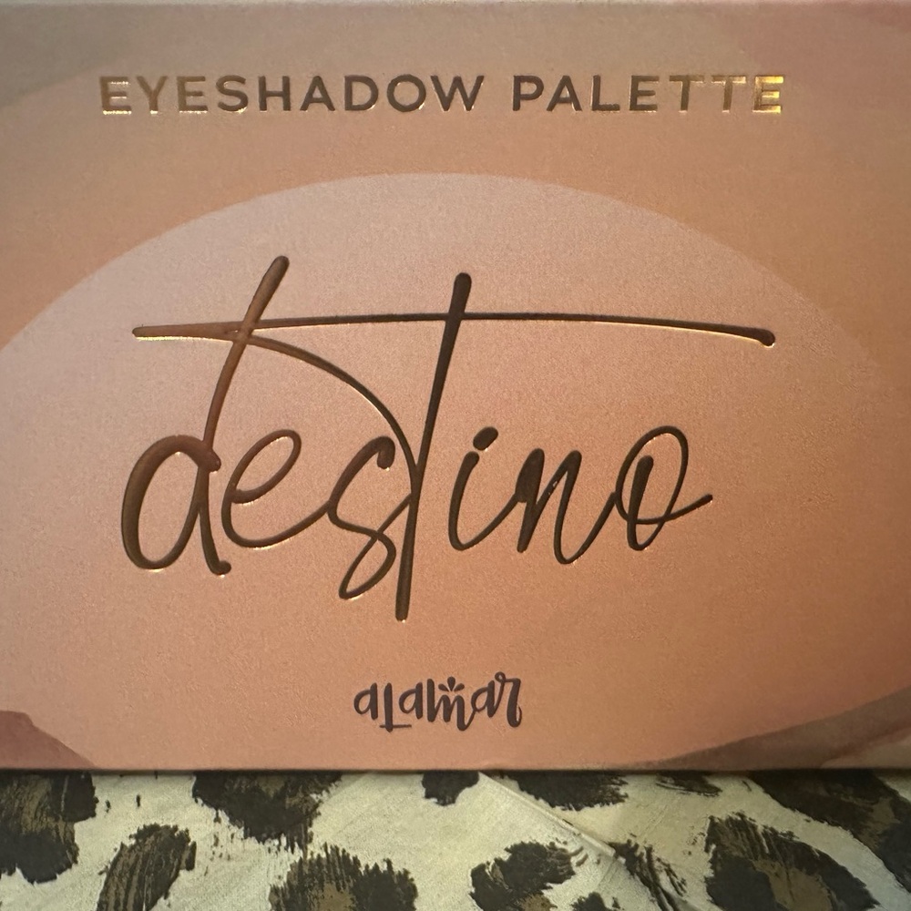 Brand New Alamar Destino Eye Shadow Palette